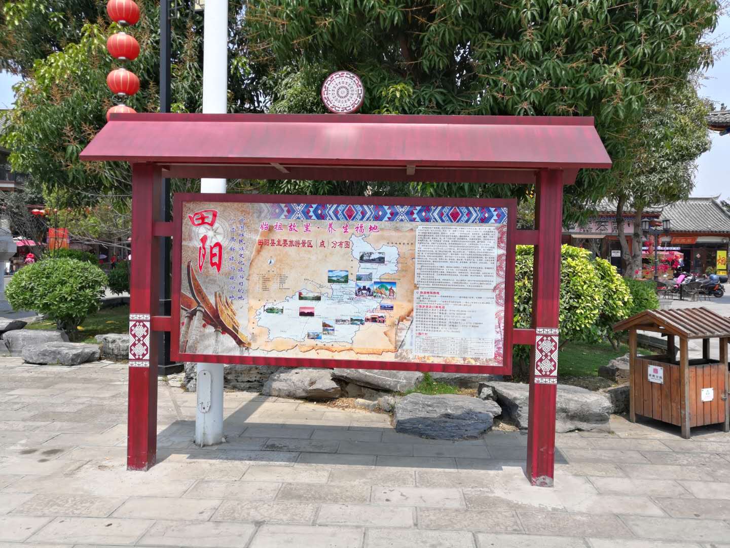 不銹鋼宣傳欄的結(jié)構(gòu)和作用——【巨匠標(biāo)識，標(biāo)識制作廠家】